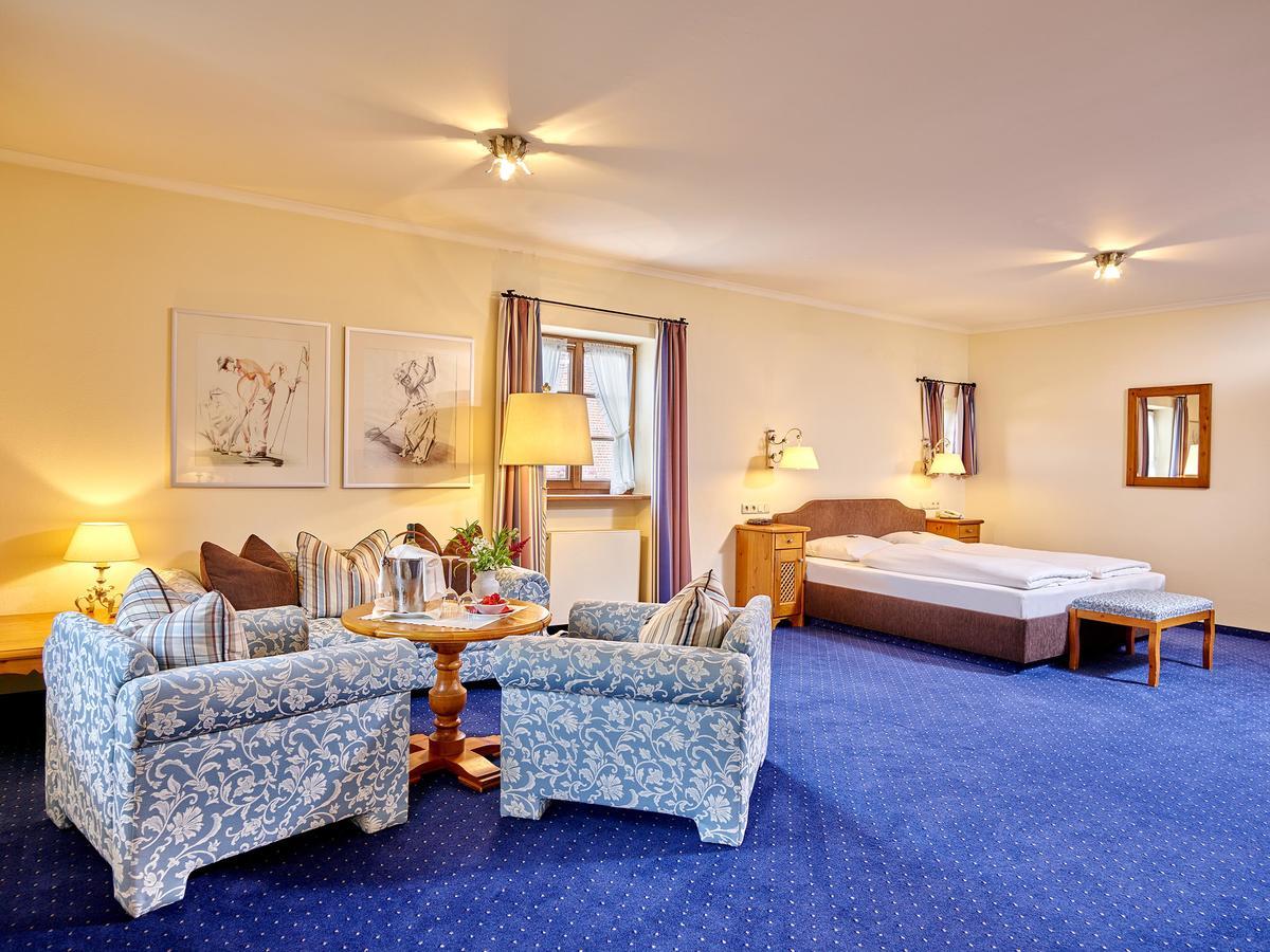 Gutshof Uttlau Hotel Haarbach Bagian luar foto